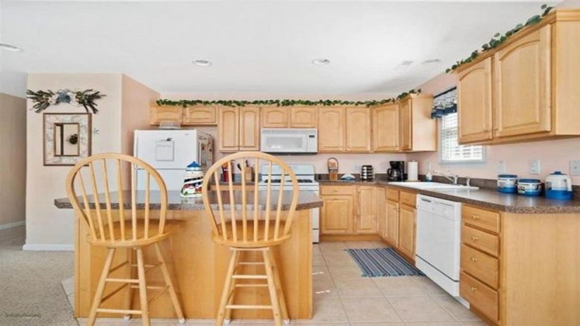 221 E Glenwood