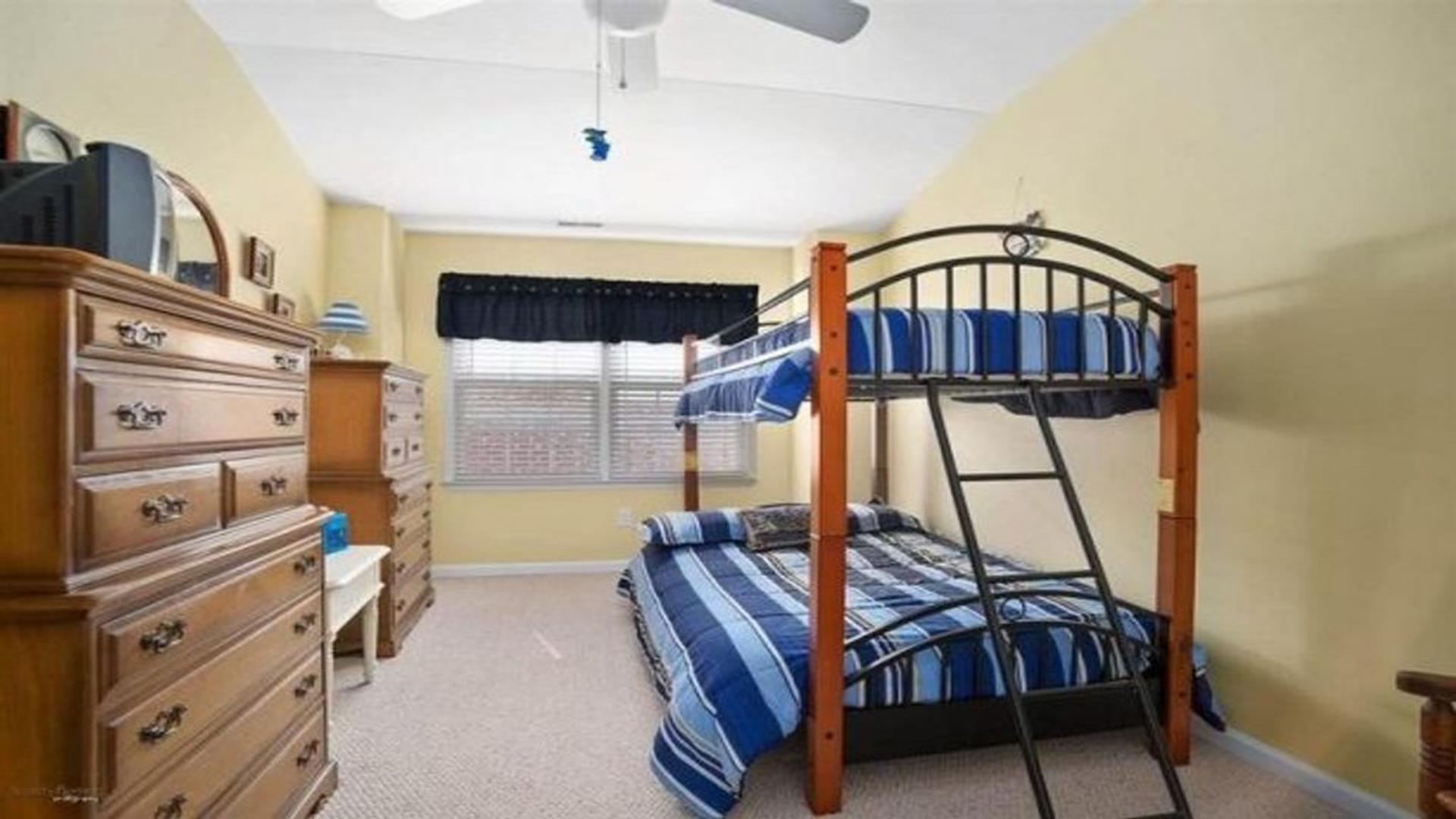 221 E Glenwood