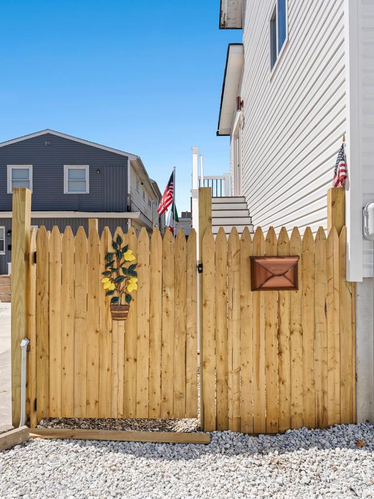 218 E Taylor | Photo 3