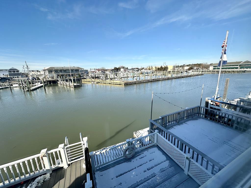 Escape to Yacht - Upstairs Apartment | Photo 3