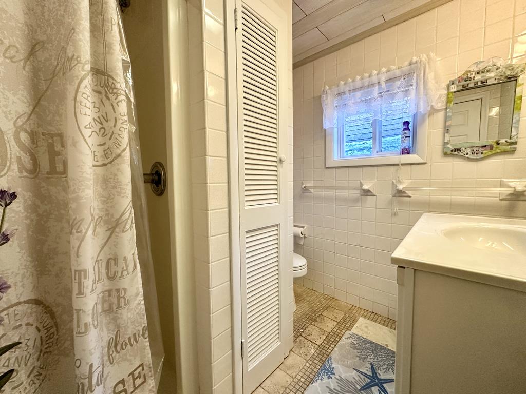 Escape to Yacht - Upstairs Apartment | Photo 14