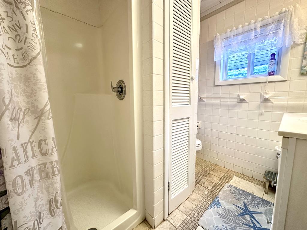 Escape to Yacht - Upstairs Apartment | Photo 15