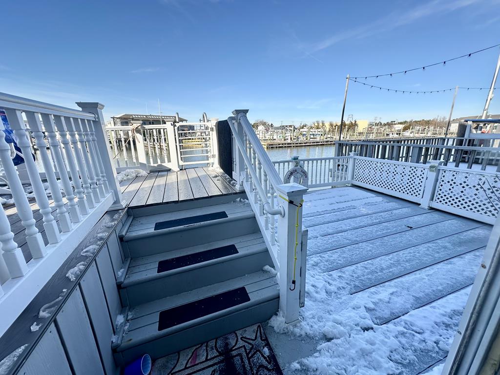 Escape to Yacht - Upstairs Apartment | Photo 20