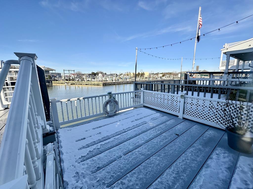 Escape to Yacht - Upstairs Apartment | Photo 21