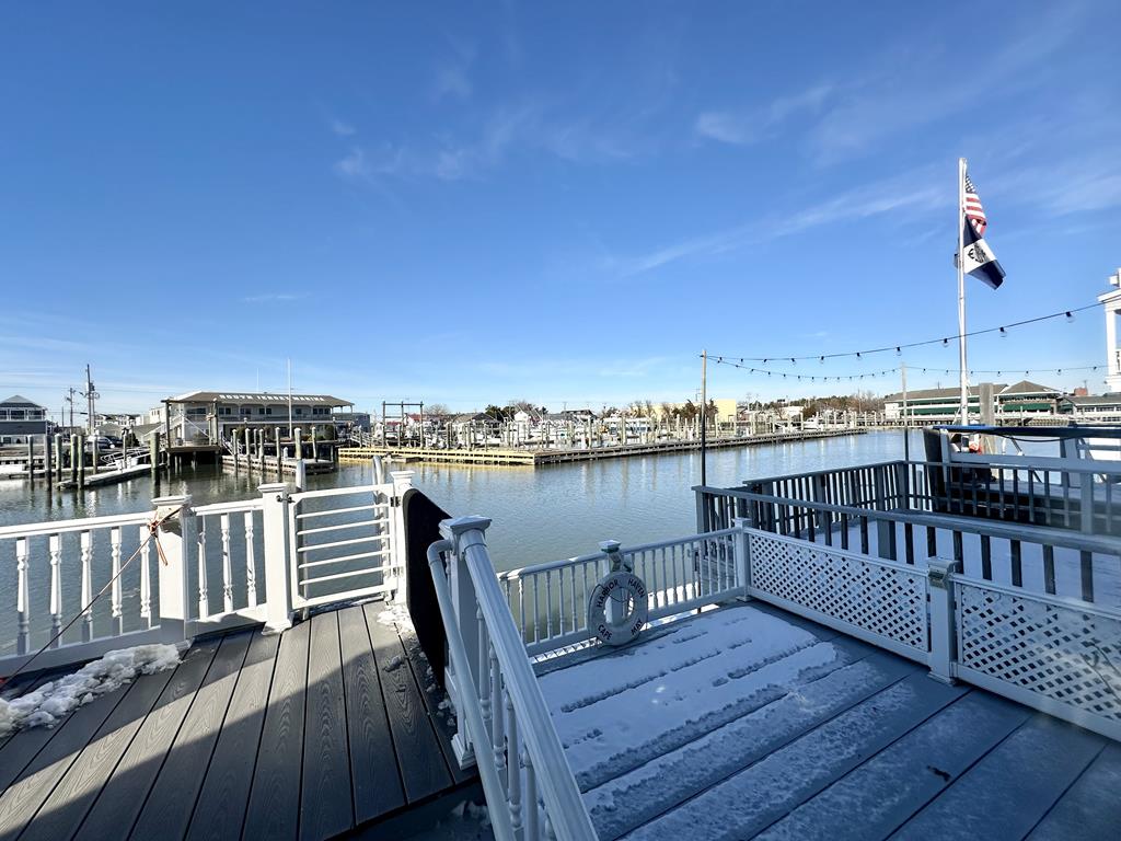 Escape to Yacht - Upstairs Apartment | Photo 4