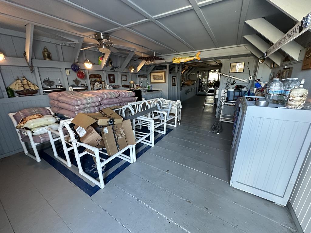 Escape to Yacht - Upstairs Apartment | Photo 22