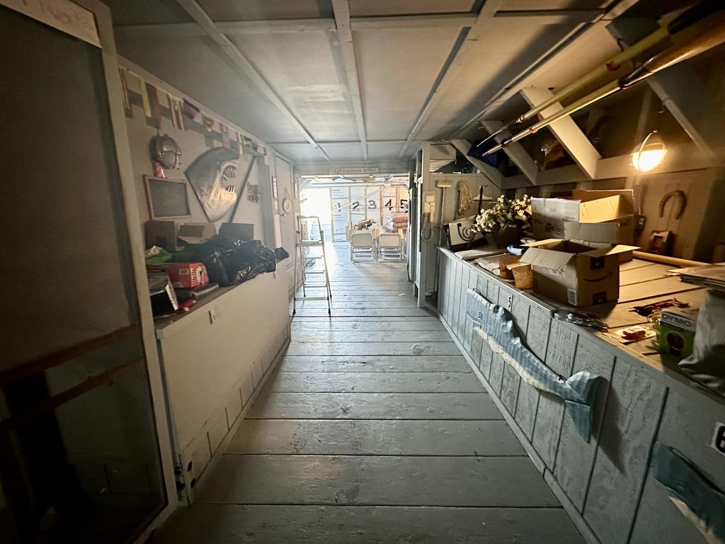 Escape to Yacht - Upstairs Apartment | Photo 23