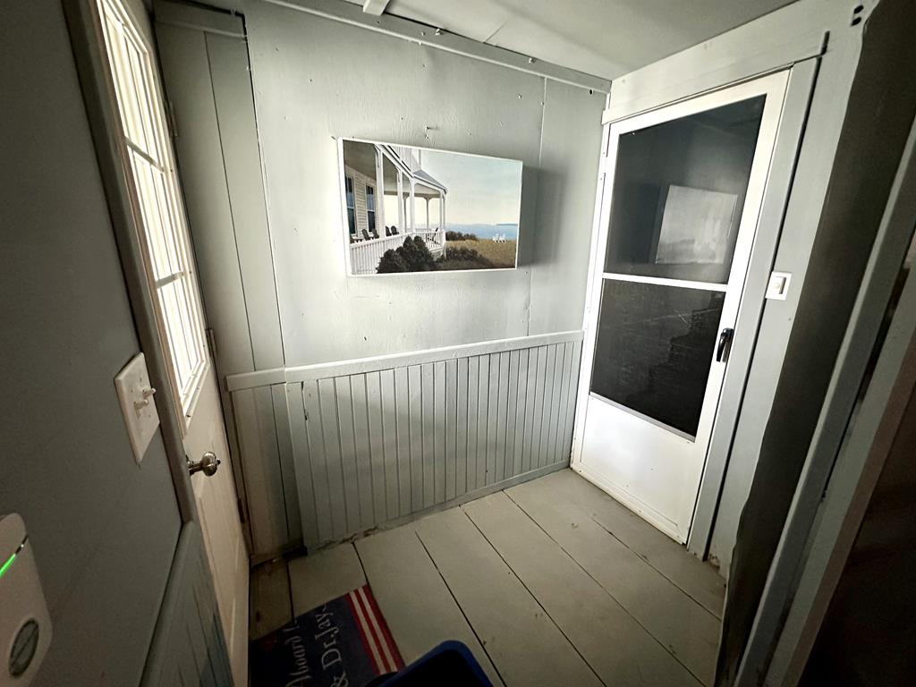 Escape to Yacht - Upstairs Apartment | Photo 24