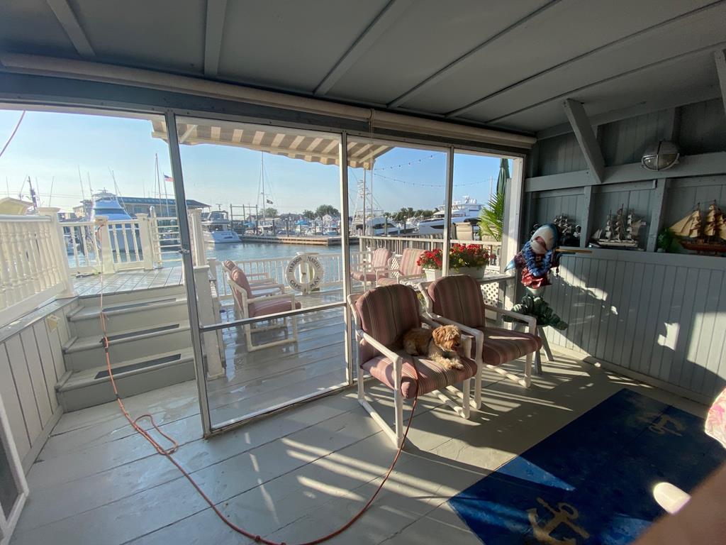 Escape to Yacht - Upstairs Apartment | Photo 26