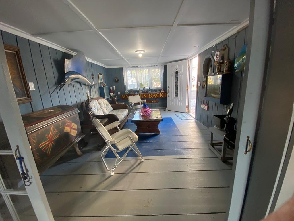 Escape to Yacht - Upstairs Apartment | Photo 28