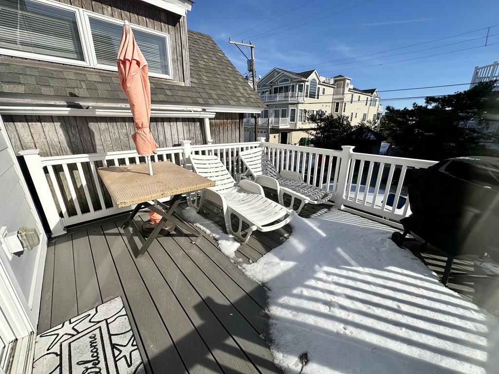 Escape to Yacht - Upstairs Apartment | Photo 5