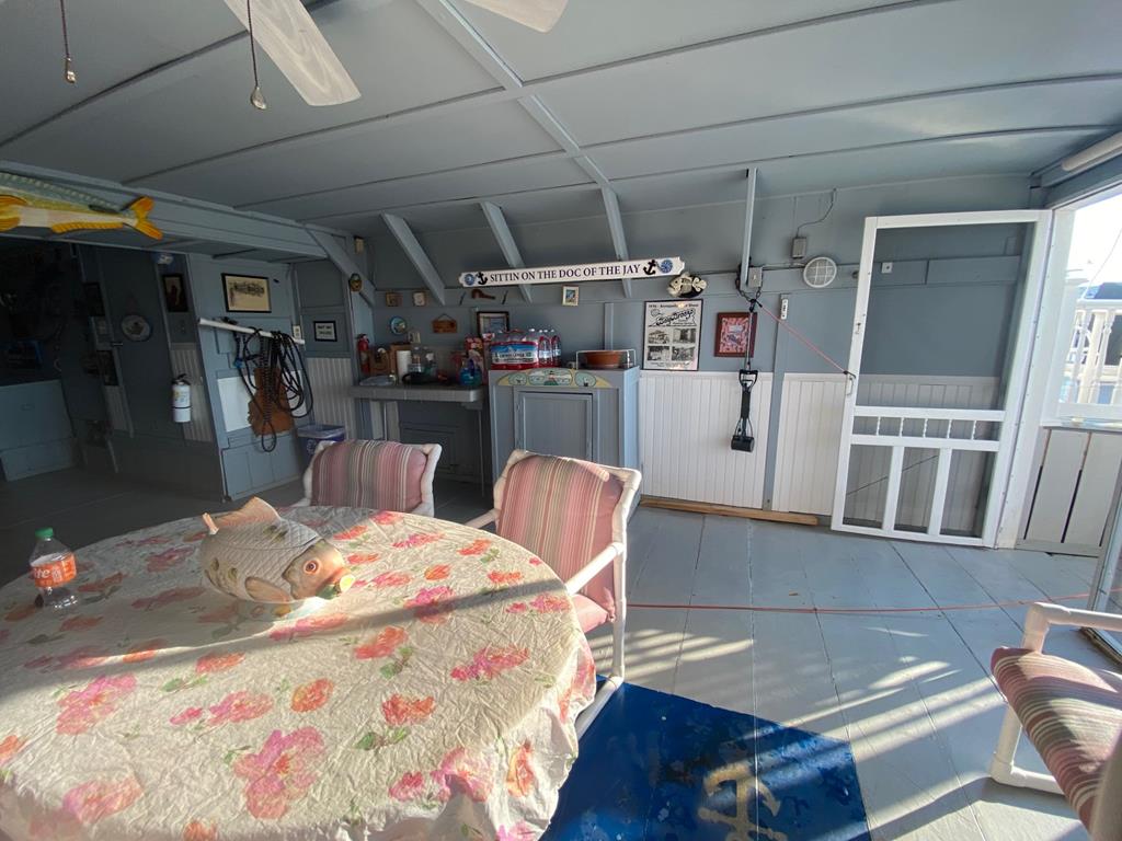 Escape to Yacht - Upstairs Apartment | Photo 32