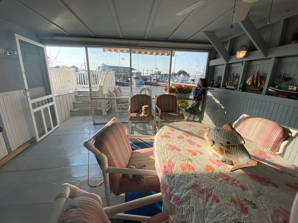 Escape to Yacht - Upstairs Apartment | Photo 33