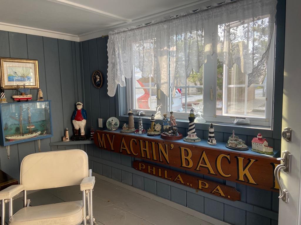 Escape to Yacht - Upstairs Apartment | Photo 34