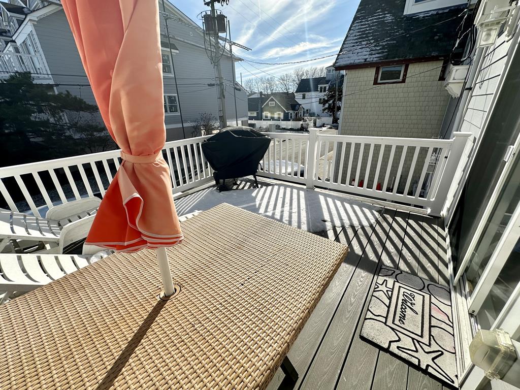 Escape to Yacht - Upstairs Apartment | Photo 6