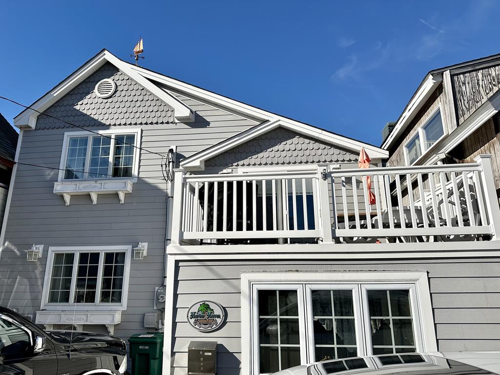 Escape to Yacht - Upstairs Apartment | Photo 8