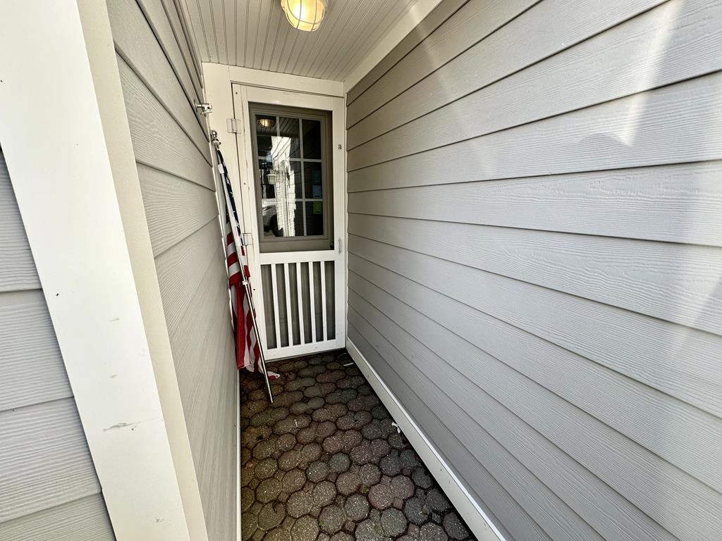 Escape to Yacht - Upstairs Apartment | Photo 9