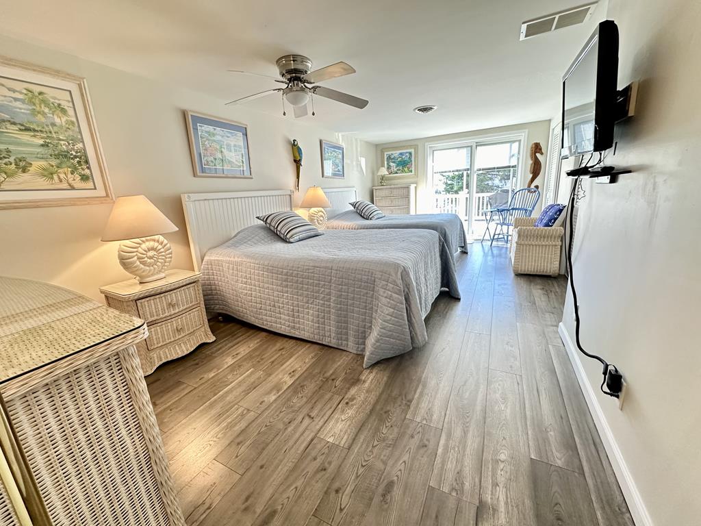 Escape to Yacht - Upstairs Apartment | Photo 10