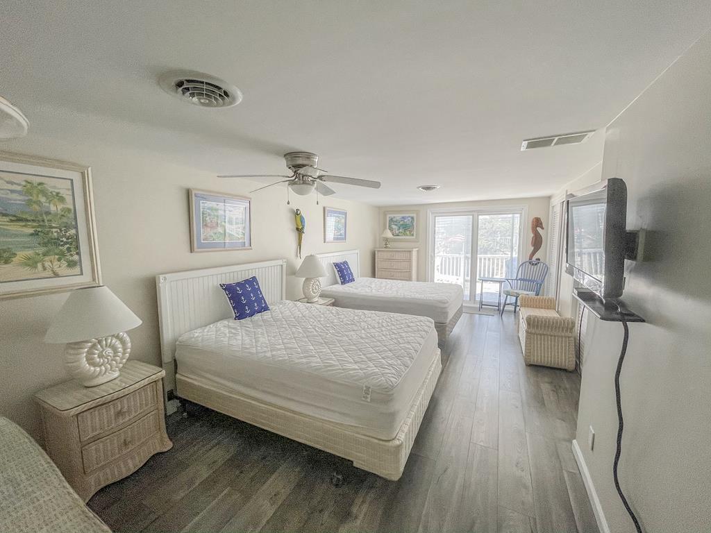 Escape to Yacht - Upstairs Apartment | Photo 12