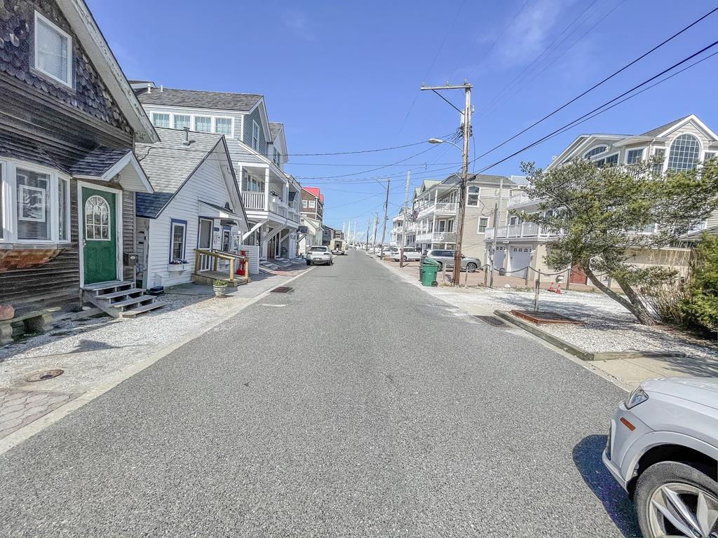 Escape to Yacht - Upstairs Apartment | Photo 16