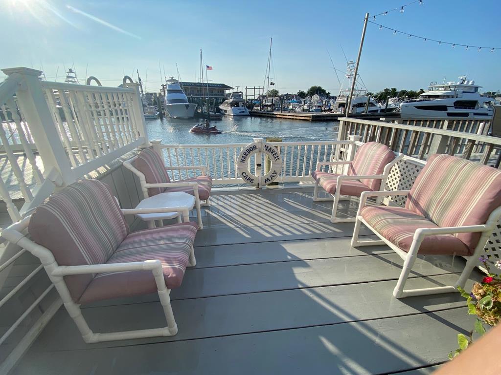 Escape to Yacht - Upstairs Apartment | Photo 17