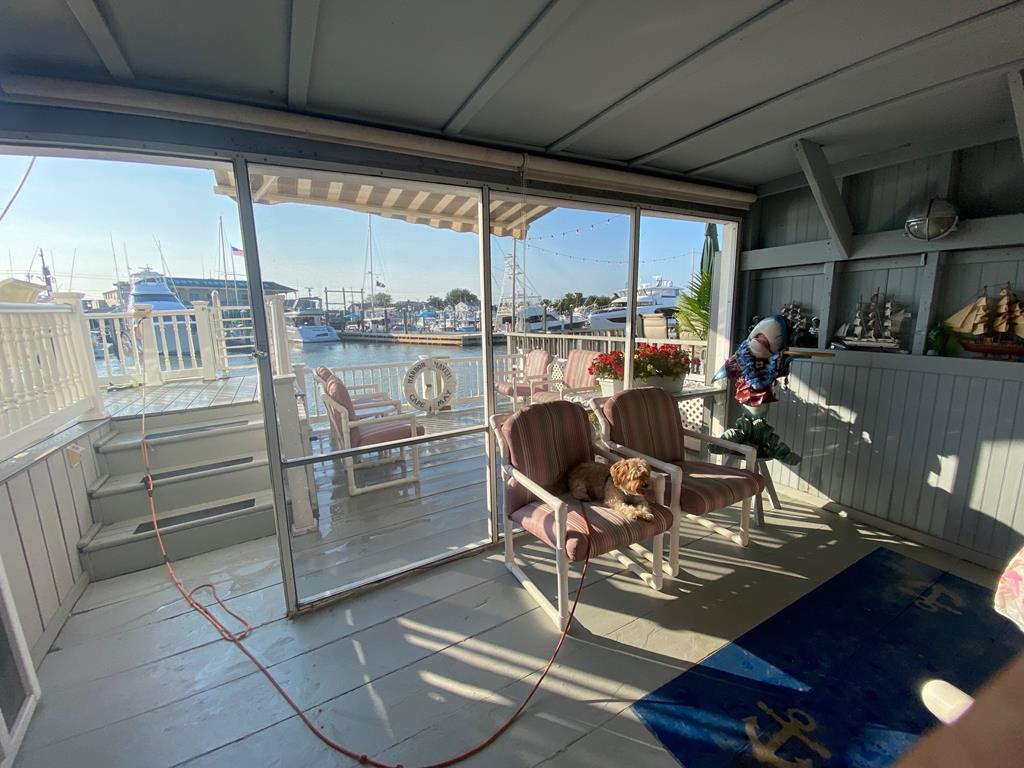 Escape to Yacht - Upstairs Apartment | Photo 18