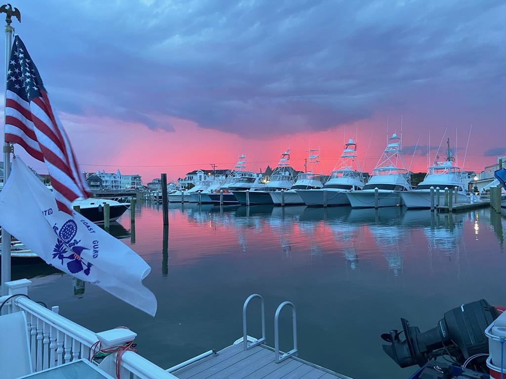 Escape to Yacht - Upstairs Apartment | Photo 24