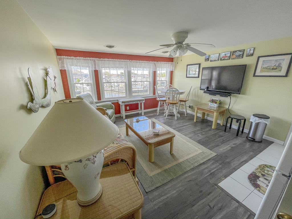 Escape to Yacht - Upstairs Apartment | Photo 5