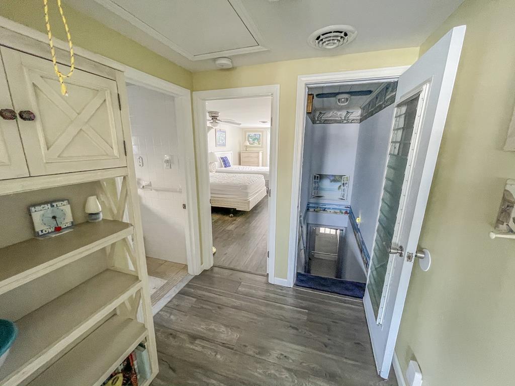 Escape to Yacht - Upstairs Apartment | Photo 9