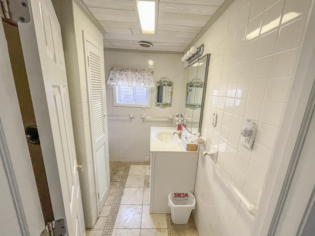 Escape to Yacht - Upstairs Apartment | Photo 10