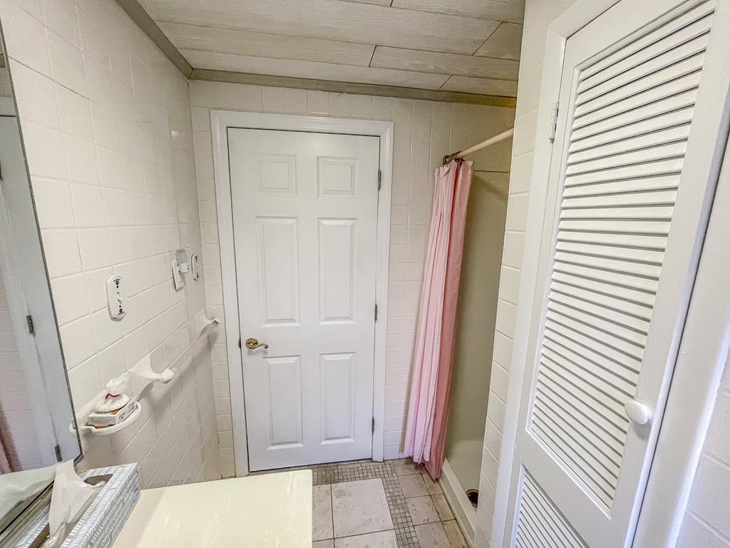 Escape to Yacht - Upstairs Apartment | Photo 11