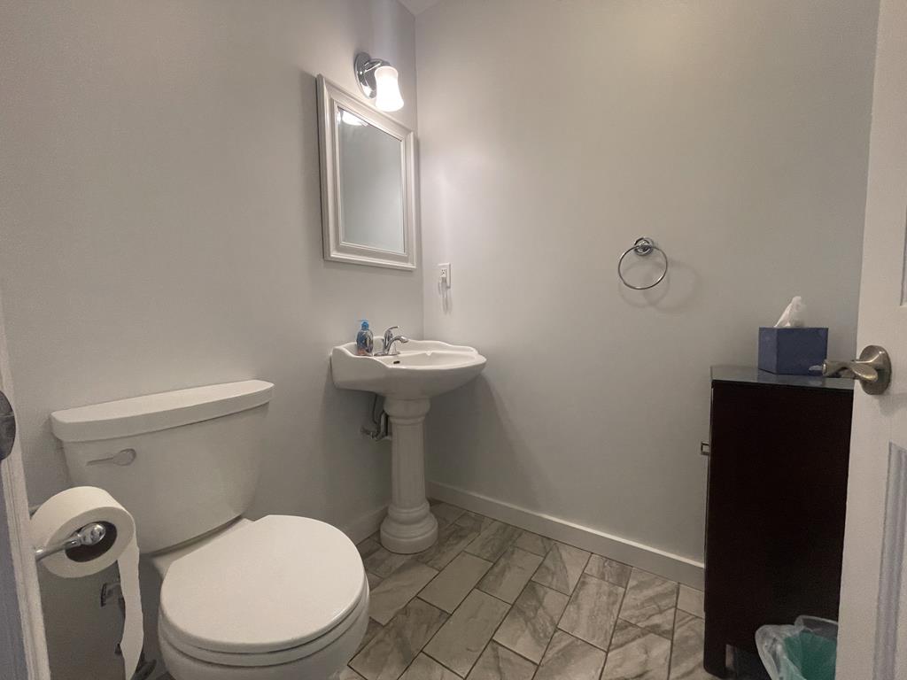 1/2 Hall Bathroom