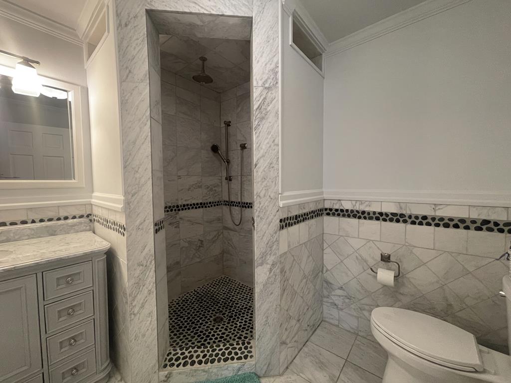 8 Bedrooms with a Pool - 404 Fourth Avenue | Photo 27