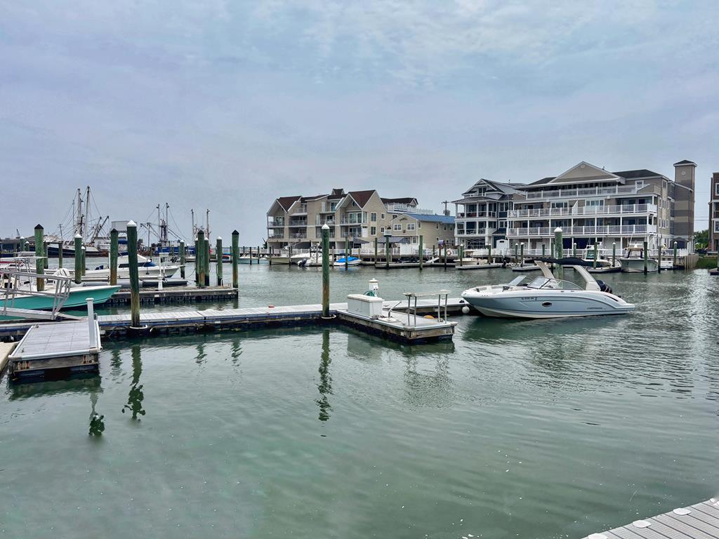 1520 Yacht Ave Unit 203 - Pool on the Habor!