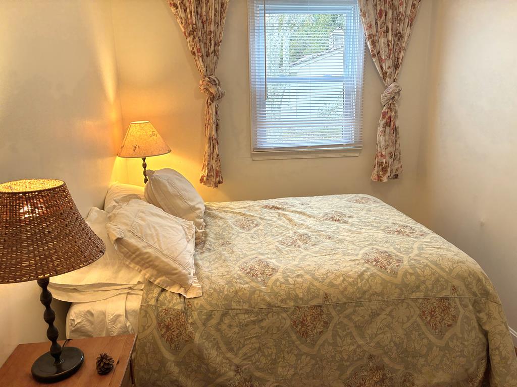 Pias Point - 802 Cape Avenue | Photo 17