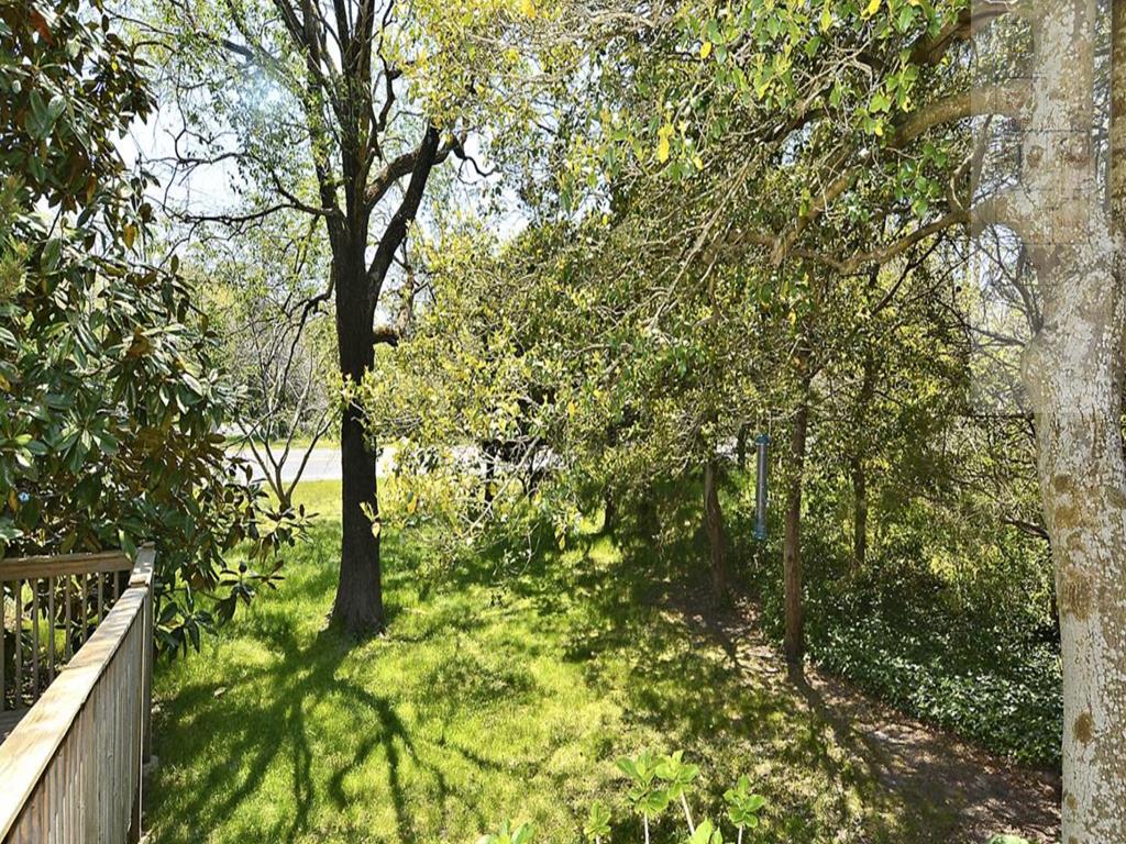 Pias Point - 802 Cape Avenue | Photo 21