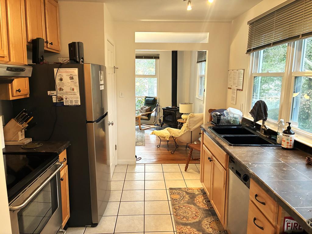 Pias Point - 802 Cape Avenue | Photo 6