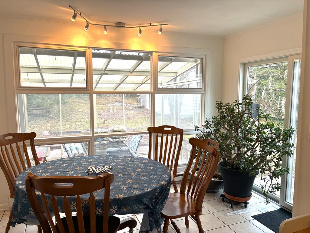 Pias Point - 802 Cape Avenue | Photo 9