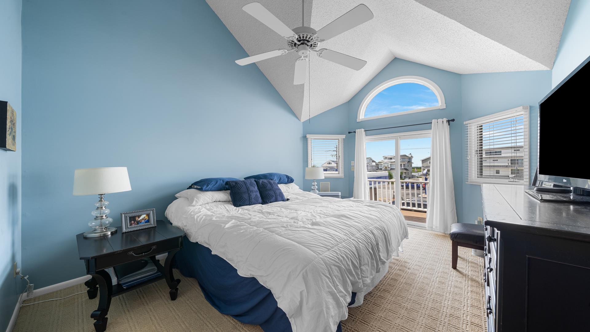 280 28th Street E, Avalon | COMPASS RE - Avalon