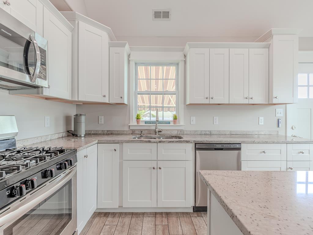 Sunset Sands - 92 Pinetree Drive | Photo 15