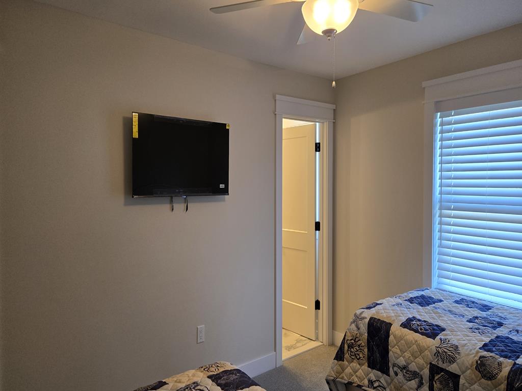 912 Landis Avenue North - Picture 
