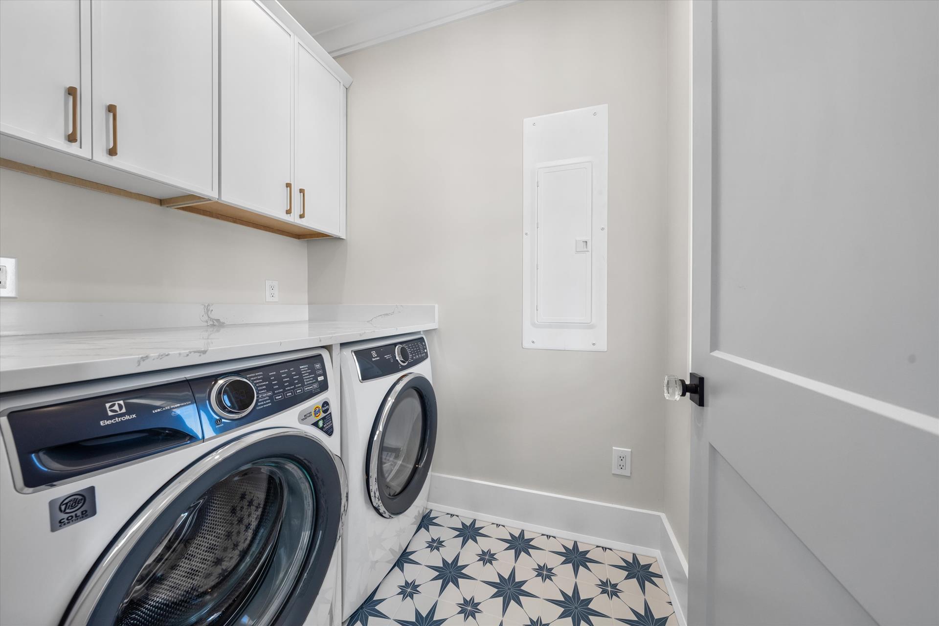 242 83rd Street, Stone Harbor (Center)