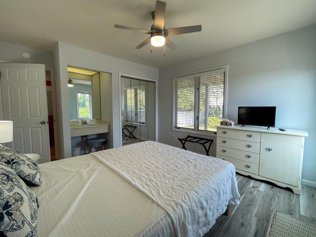 Water View, Lots of Space, 10 Blocks to CM Beach | Photo 15