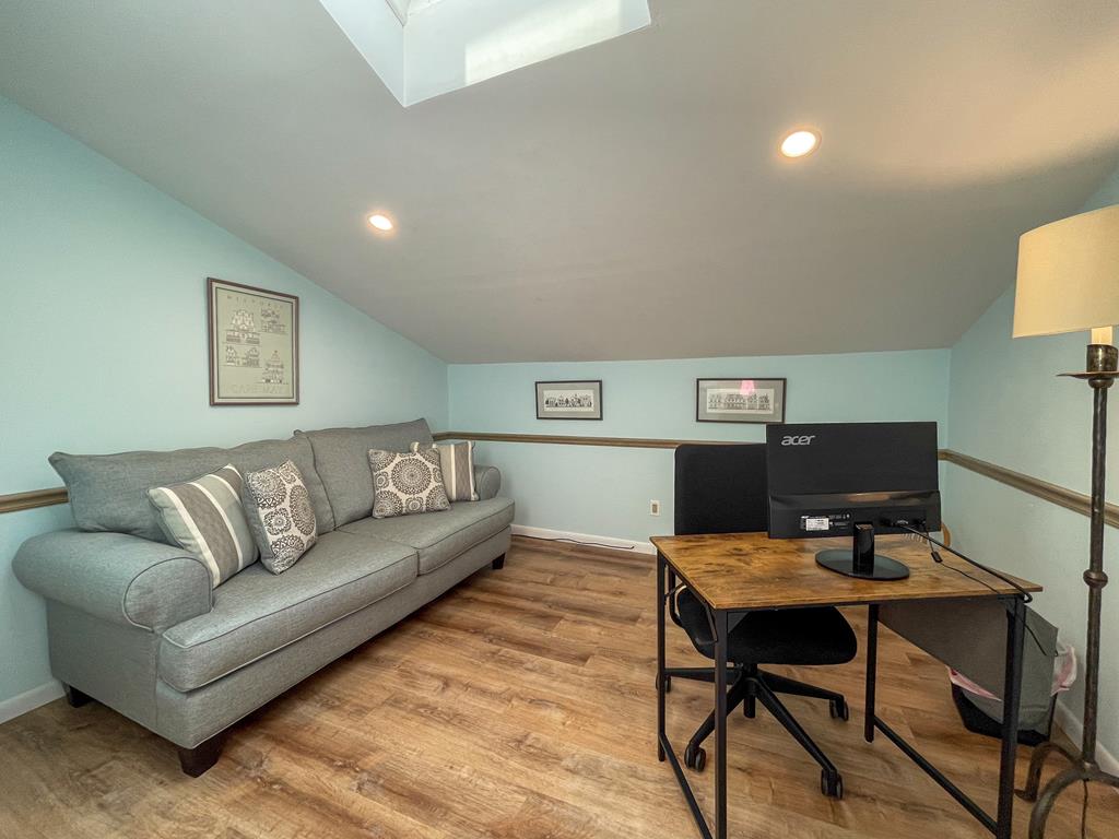 Water View, Lots of Space, 10 Blocks to CM Beach | Photo 20