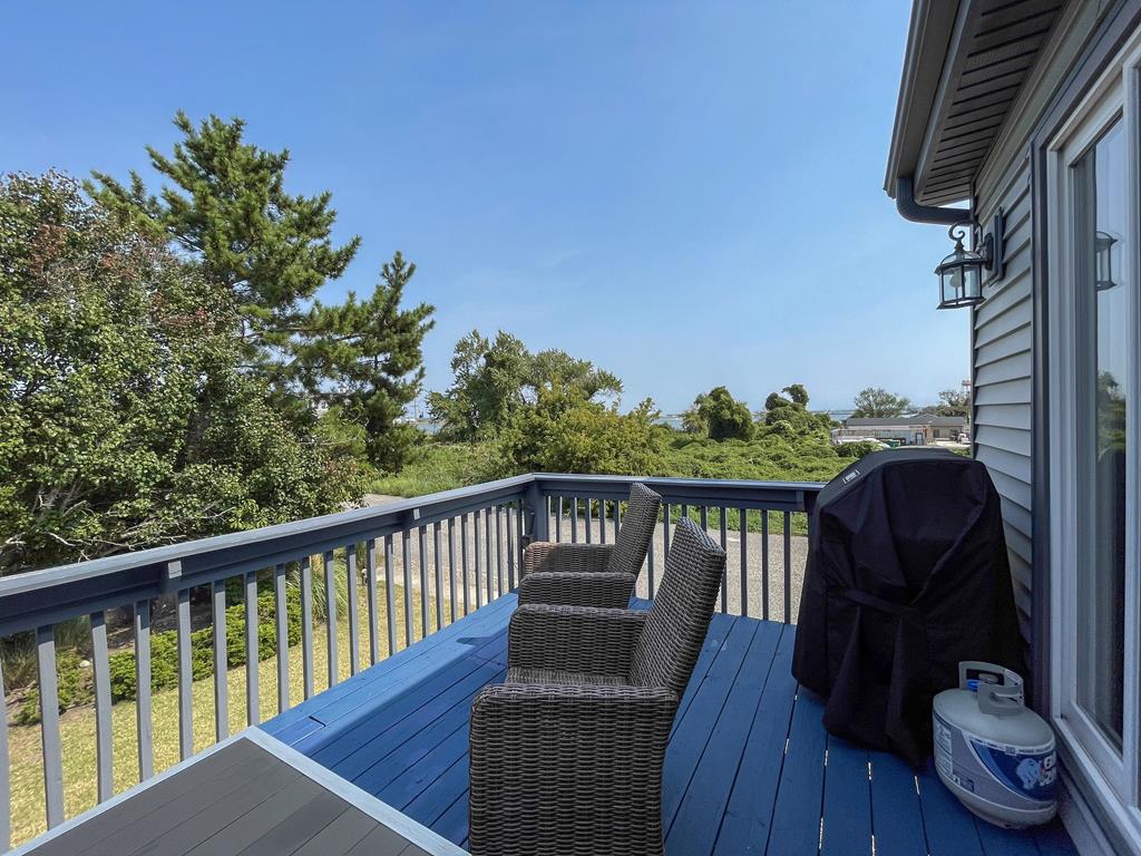 Water View, Lots of Space, 10 Blocks to CM Beach | Photo 29