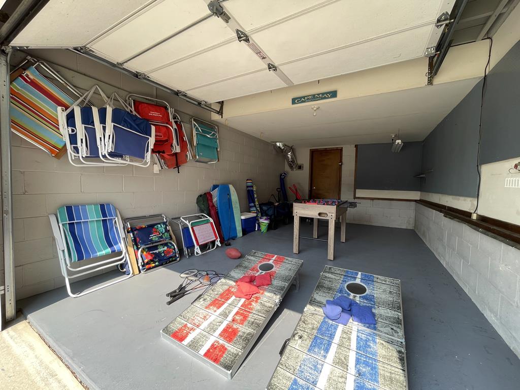 Water View, Lots of Space, 10 Blocks to CM Beach | Photo 5