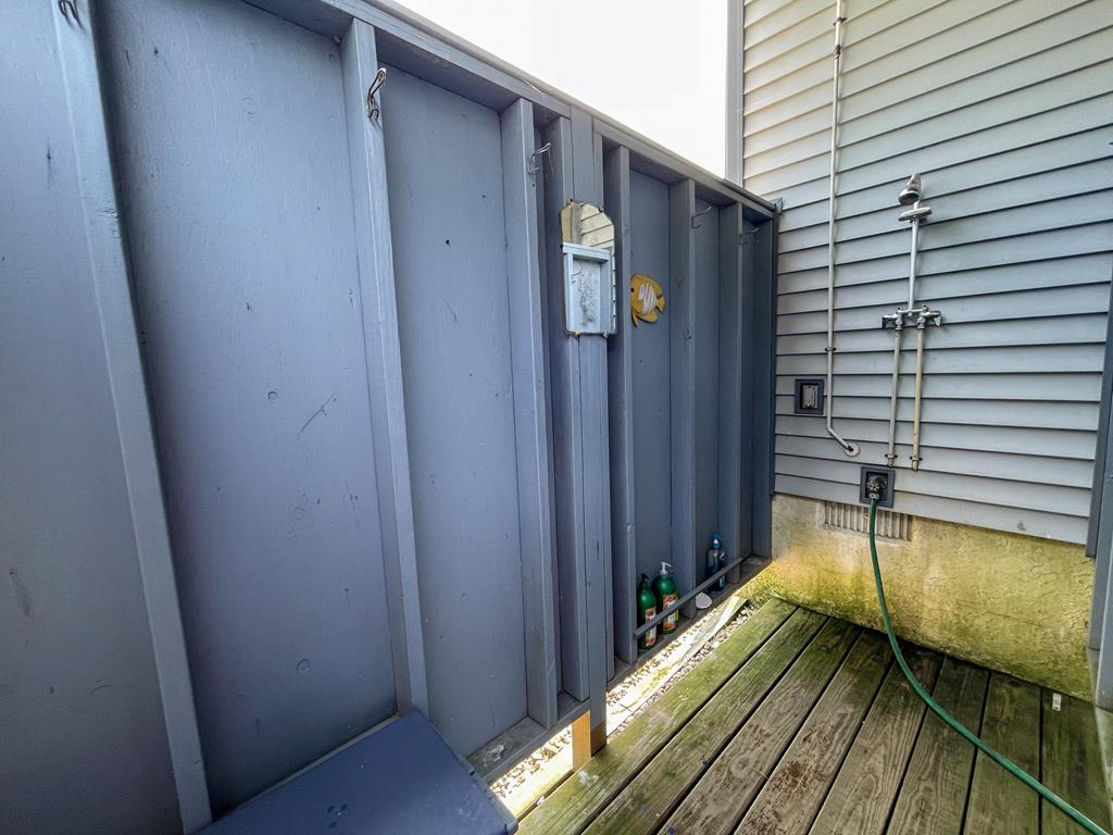 Water View, Lots of Space, 10 Blocks to CM Beach | Photo 32