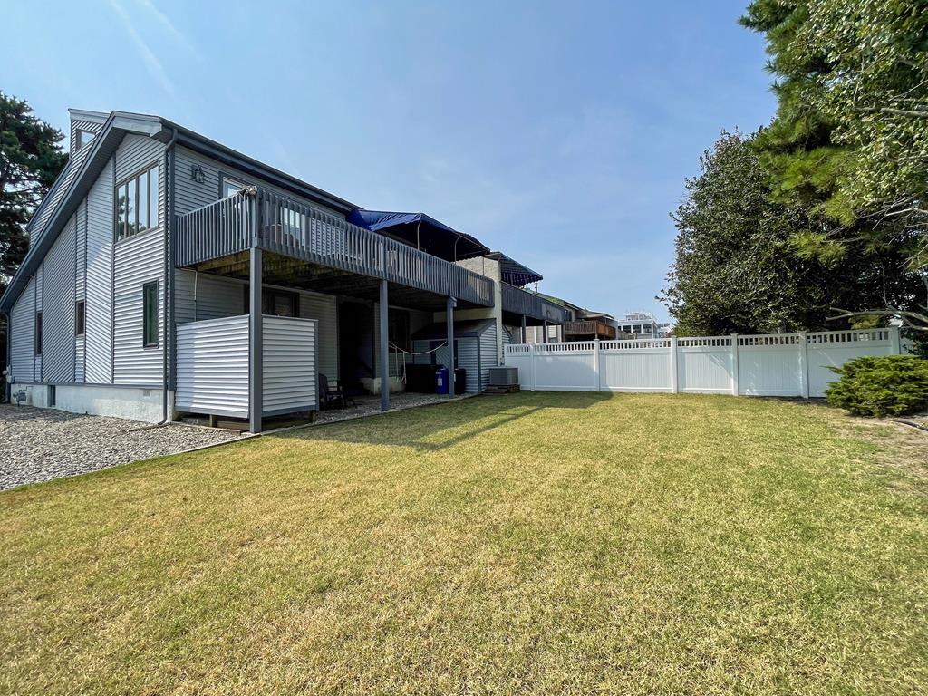 Water View, Lots of Space, 10 Blocks to CM Beach | Photo 33