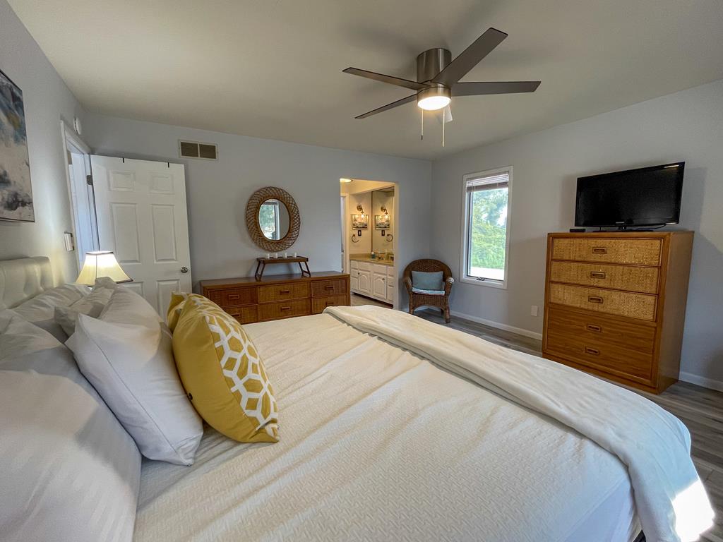 Water View, Lots of Space, 10 Blocks to CM Beach | Photo 8