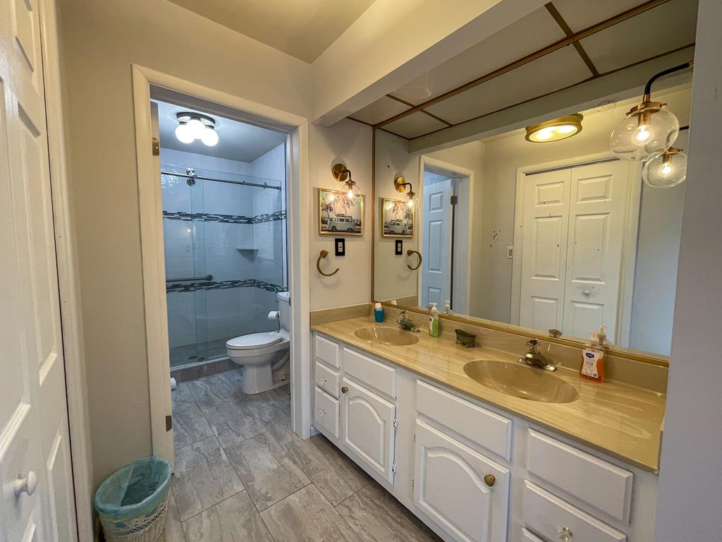 Water View, Lots of Space, 10 Blocks to CM Beach | Photo 9